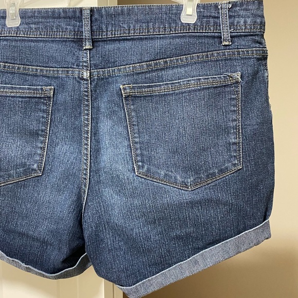 Dark wash Denim Cuffed Shorts - Picture 5 of 6